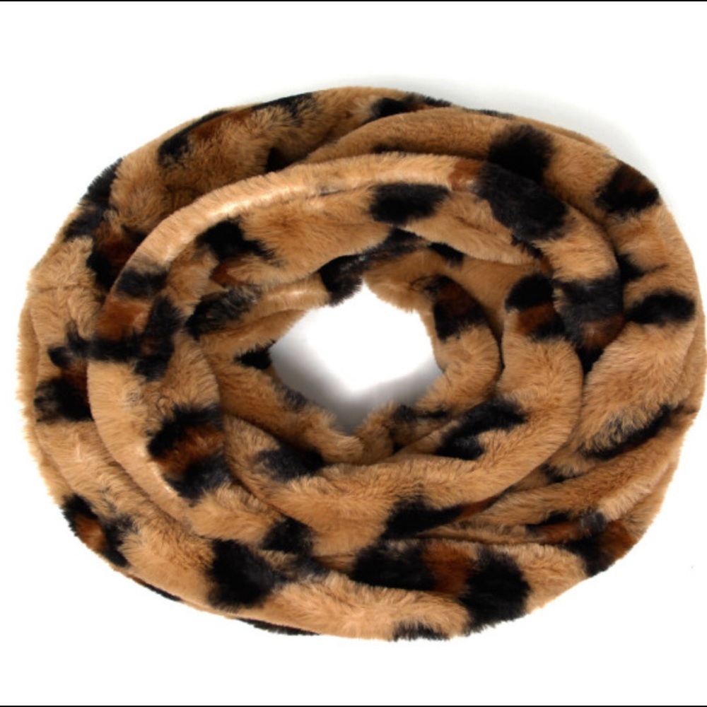 LOF Leopard Faux Fur Infinity Scarf NWT